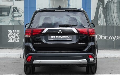 Mitsubishi Outlander III рестайлинг 3, 2015 год, 2 049 000 рублей, 4 фотография