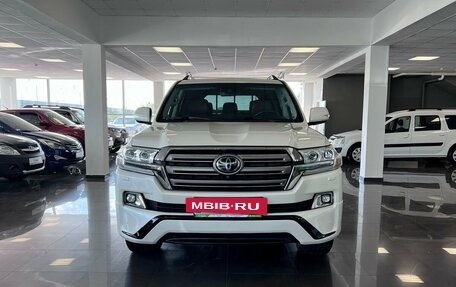 Toyota Land Cruiser 200, 2017 год, 7 195 000 рублей, 3 фотография