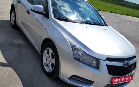 Chevrolet Cruze II, 2012 год, 850 000 рублей, 3 фотография