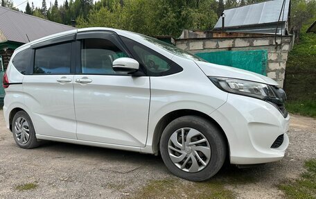 Honda Freed II, 2017 год, 1 750 000 рублей, 2 фотография