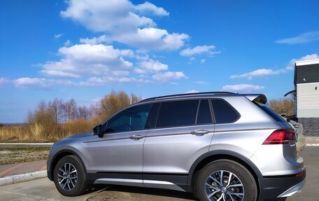 Volkswagen Tiguan II, 2020 год, 3 200 000 рублей, 2 фотография