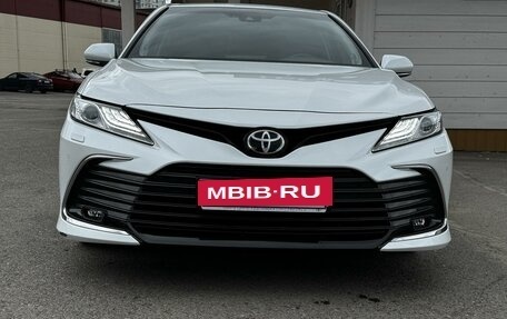 Toyota Camry, 2021 год, 3 750 000 рублей, 2 фотография