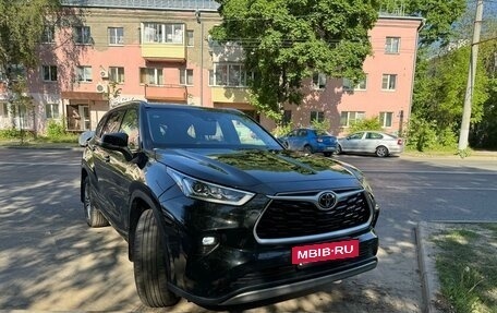 Toyota Highlander, 2023 год, 6 490 000 рублей, 4 фотография