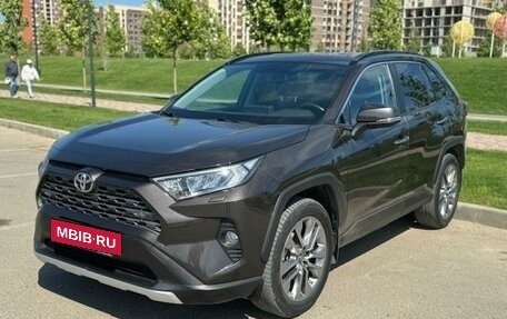 Toyota RAV4, 2020 год, 3 999 999 рублей, 3 фотография