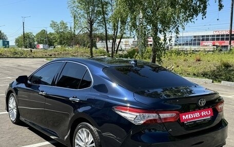 Toyota Camry, 2018 год, 2 750 000 рублей, 9 фотография