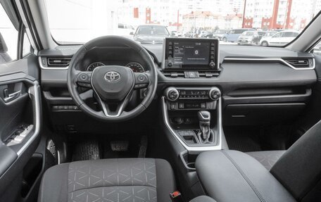 Toyota RAV4, 2021 год, 3 599 000 рублей, 6 фотография