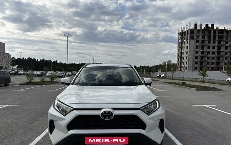 Toyota RAV4, 2019 год, 2 580 000 рублей, 3 фотография