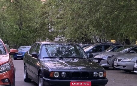 BMW 5 серия, 1989 год, 300 000 рублей, 1 фотография