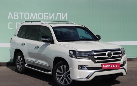 Toyota Land Cruiser 200, 2017 год, 7 150 000 рублей, 3 фотография