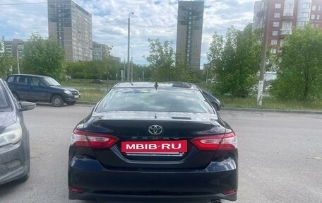 Toyota Camry, 2019 год, 2 950 000 рублей, 2 фотография