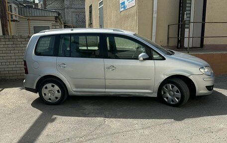 Volkswagen Touran III, 2007 год, 785 000 рублей, 2 фотография