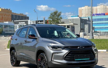 Chevrolet Tracker, 2022 год, 2 100 000 рублей, 2 фотография