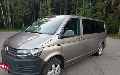 Volkswagen Caravelle T6 рестайлинг, 2016 год, 2 810 000 рублей, 2 фотография