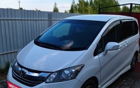 Honda Freed I, 2014 год, 1 350 000 рублей, 2 фотография