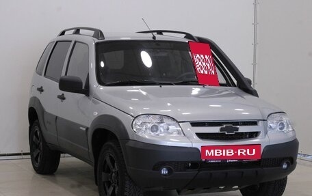 Chevrolet Niva I рестайлинг, 2015 год, 885 000 рублей, 2 фотография
