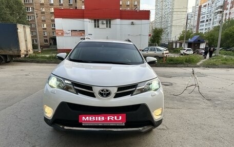 Toyota RAV4, 2014 год, 2 070 000 рублей, 2 фотография
