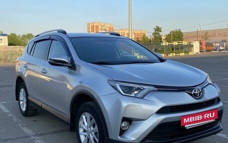 Toyota RAV4, 2018 год, 2 550 000 рублей, 2 фотография