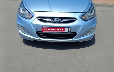 Hyundai Solaris II рестайлинг, 2012 год, 870 000 рублей, 2 фотография