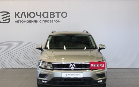 Volkswagen Tiguan II, 2019 год, 2 497 000 рублей, 2 фотография