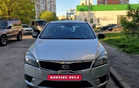 KIA cee'd I рестайлинг, 2011 год, 674 000 рублей, 2 фотография