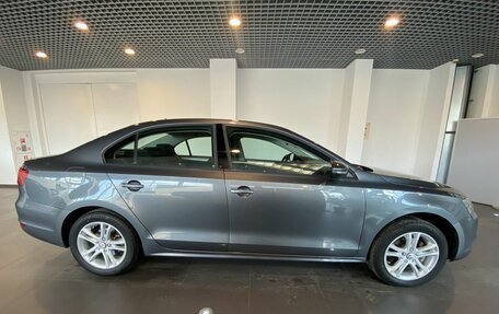 Volkswagen Jetta VI, 2011 год, 1 110 000 рублей, 2 фотография