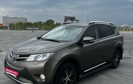 Toyota RAV4, 2014 год, 2 500 000 рублей, 2 фотография