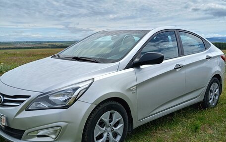 Hyundai Solaris II рестайлинг, 2015 год, 1 246 000 рублей, 1 фотография