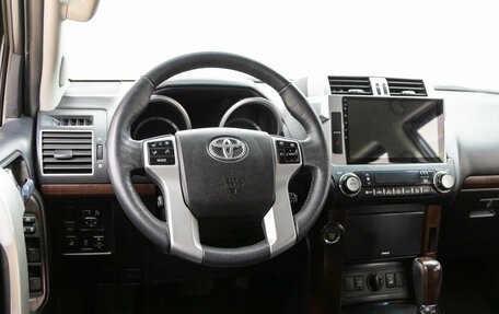 Toyota Land Cruiser Prado 150 рестайлинг 2, 2017 год, 5 048 000 рублей, 28 фотография