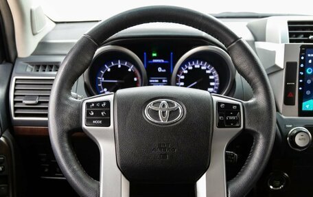 Toyota Land Cruiser Prado 150 рестайлинг 2, 2017 год, 5 048 000 рублей, 29 фотография