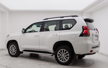 Toyota Land Cruiser Prado 150 рестайлинг 2, 2020 год, 7 790 000 рублей, 7 фотография