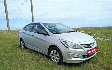 Hyundai Solaris II рестайлинг, 2015 год, 1 246 000 рублей, 2 фотография