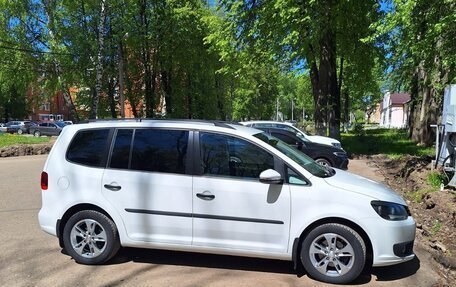 Volkswagen Touran III, 2013 год, 1 590 000 рублей, 1 фотография