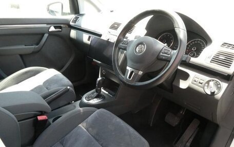 Volkswagen Touran III, 2013 год, 816 000 рублей, 7 фотография