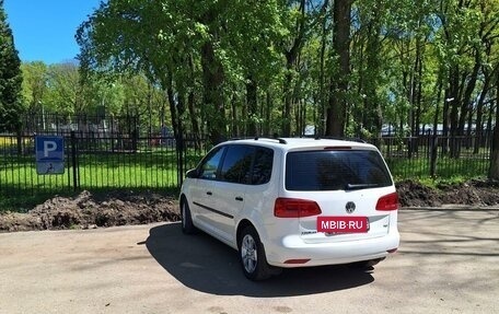 Volkswagen Touran III, 2013 год, 1 590 000 рублей, 2 фотография