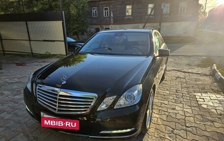 Mercedes-Benz E-Класс, 2011 год, 1 400 000 рублей, 2 фотография
