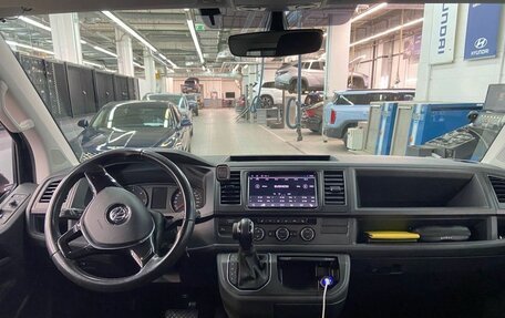 Volkswagen Multivan T6 рестайлинг, 2017 год, 3 597 000 рублей, 9 фотография