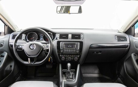 Volkswagen Jetta VI, 2016 год, 1 698 000 рублей, 16 фотография