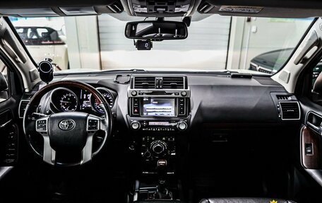 Toyota Land Cruiser Prado 150 рестайлинг 2, 2017 год, 4 779 000 рублей, 16 фотография