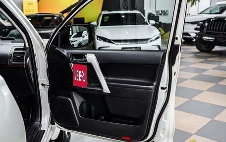 Toyota Land Cruiser Prado 150 рестайлинг 2, 2017 год, 4 779 000 рублей, 29 фотография