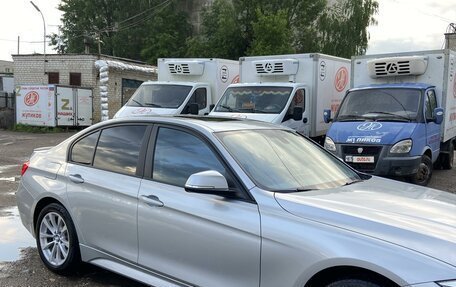 BMW 3 серия, 2018 год, 2 700 000 рублей, 2 фотография