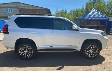 Toyota Land Cruiser Prado 150 рестайлинг 2, 2018 год, 6 000 000 рублей, 12 фотография