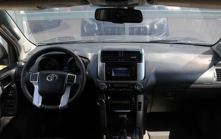 Toyota Land Cruiser Prado 150 рестайлинг 2, 2013 год, 3 215 000 рублей, 17 фотография