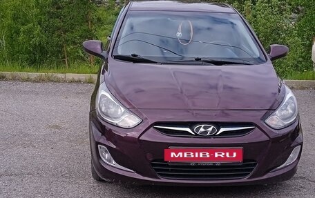 Hyundai Solaris II рестайлинг, 2011 год, 600 000 рублей, 2 фотография