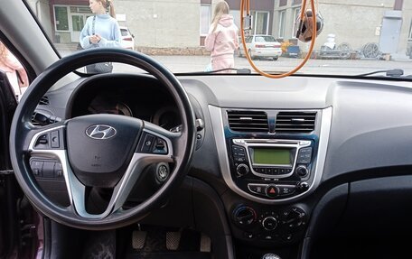 Hyundai Solaris II рестайлинг, 2011 год, 600 000 рублей, 6 фотография