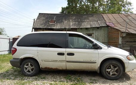 Chrysler Voyager IV, 2001 год, 235 000 рублей, 2 фотография