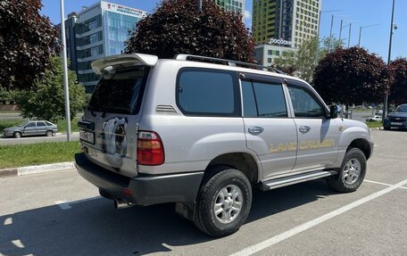 Toyota Land Cruiser 100 рестайлинг 2, 2005 год, 3 300 000 рублей, 2 фотография