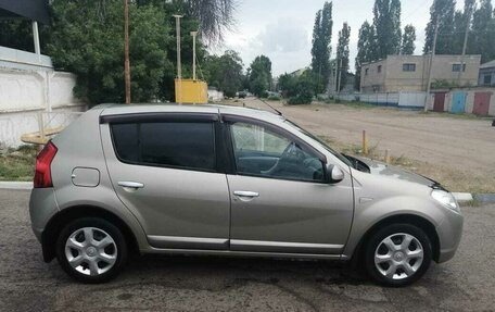 Renault Sandero I, 2011 год, 740 000 рублей, 2 фотография