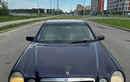 Mercedes-Benz E-Класс, 1998 год, 240 000 рублей, 5 фотография