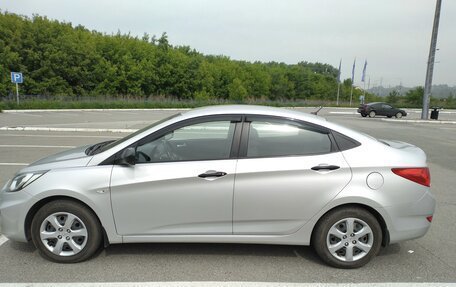 Hyundai Solaris II рестайлинг, 2011 год, 1 000 000 рублей, 4 фотография