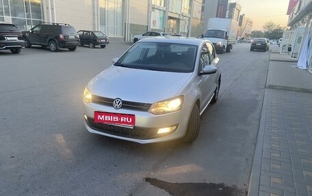 Volkswagen Polo VI (EU Market), 2010 год, 900 000 рублей, 2 фотография